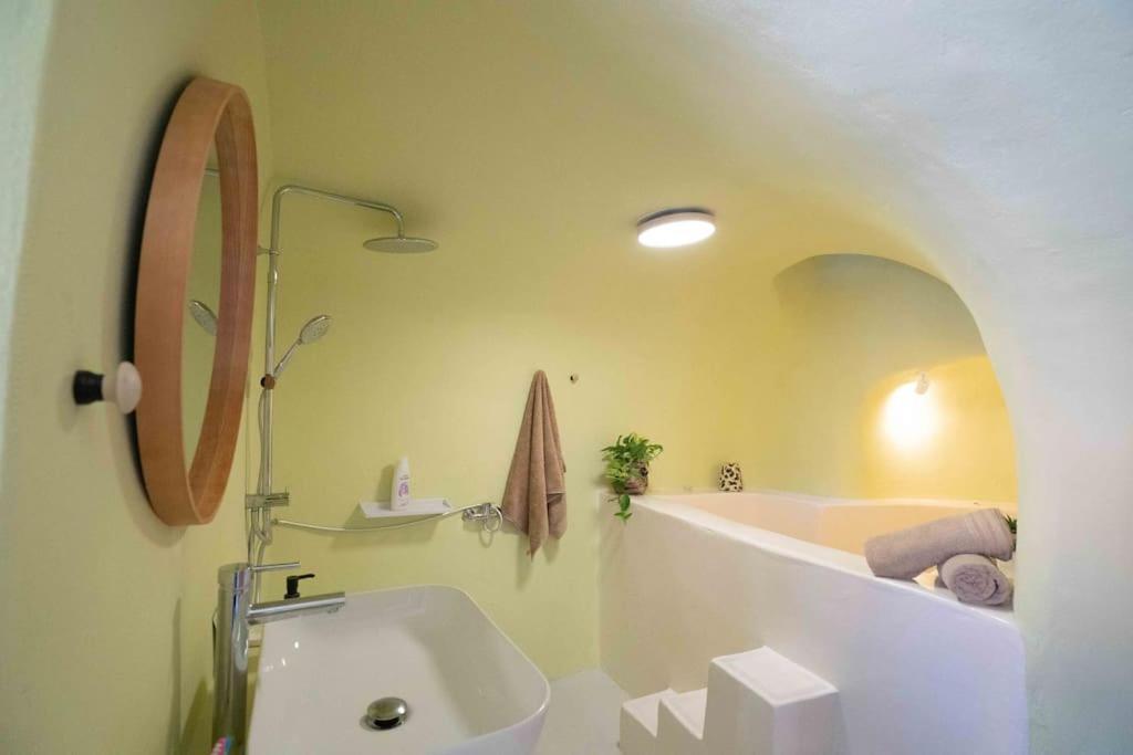 Villa Santorini Oasis- Cave House Fira  Exterior foto